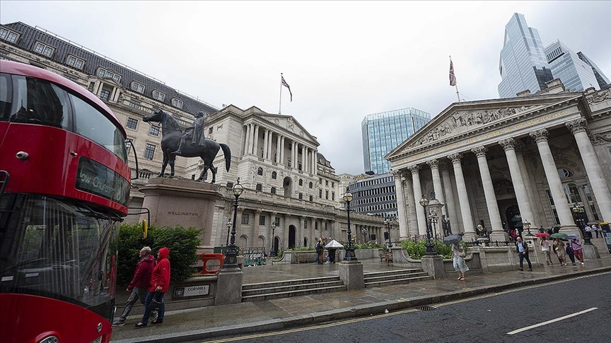 İngiltere Merkez Bankası politika faizini sabit bıraktı