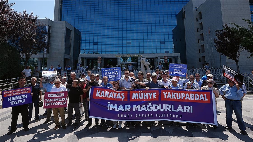 Başkent'te "imar mağdurları" ABB önünde eylem yaptı