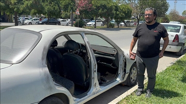 Adana'da park halindeki otomobilin kapılarını çalan zanlı tutuklandı