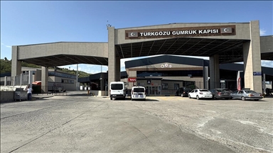 Modernize edilen Türkgözü Gümrük Kapısı'nı 22 ayda 272 bin araç kullandı