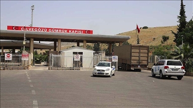 لتعطل الرحلات الجوية.. تركيا تفتح المنافذ البرية للقادمين من سوريا