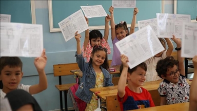 Okullarda yarın 20 milyonu aşkın öğrenci için "karne zili" çalacak