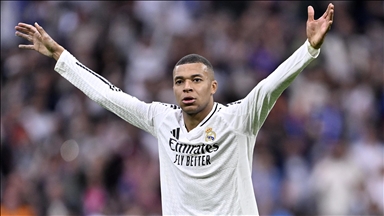 قدم.. ريال مدريد يعلن نقل كيليان مبابي إلى المستشفى