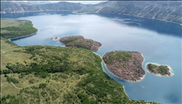 Nemrut Kalderası mavi ve yeşil renkli gölleriyle ziyaretçileri cezbediyor