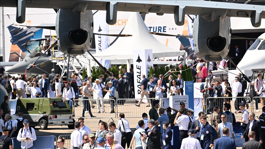 France: Macron ouvre le Salon du Bourget sous le signe du spatial et de la défense