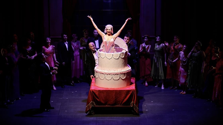 Hollywood'un romantik komedisi "Singin' in the Rain" müzikali sanatseverlerle buluşacak