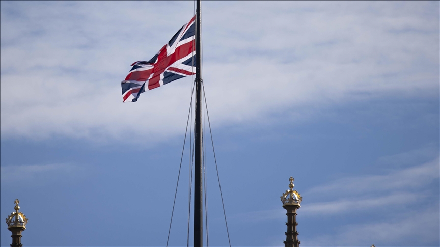 UK 'temporarily' withdraws its staff from embassy in Iran