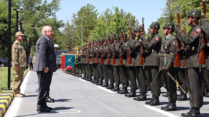 Milli Savunma Bakanı Güler, 2'nci Ordu Komutanlığında inceleme ve denetlemelerde bulundu
