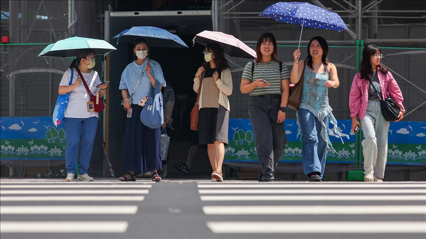 1 dies, 100 more hospitalized as sweltering temperatures hit Japan