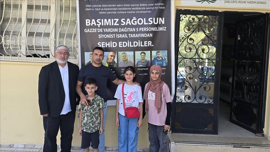 Աıܰڲlı üç kardeş bayram harçlıklarını Gazze için İHH'ya ğışladı