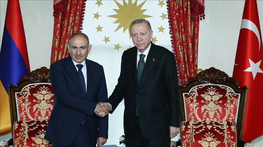 Presidenti turk pret në takim në Stamboll kryeministrin armen