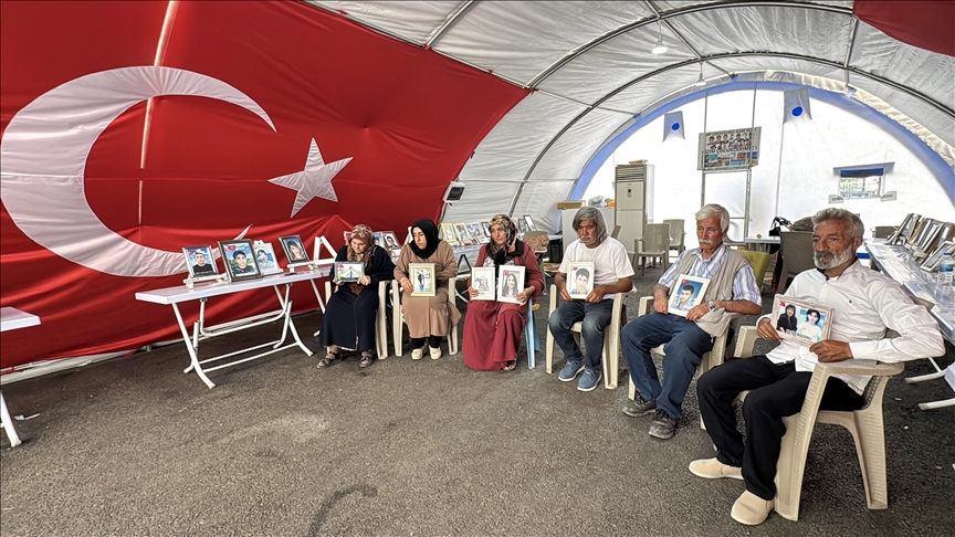 پⲹı anneleri evlatlarını istiyor