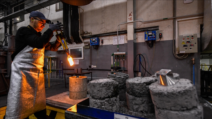 Platinum prices reach 10-year peak