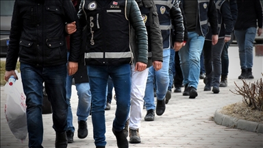 İzmir merkezli FETÖ'nün güncel yapılanmasına yönelik operasyonda 27 şüpheli tutuklandı