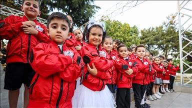 Bursalı minikler savunma sanayisi araçları için çektikleri klibi TEKNOFEST montlarıyla yeniledi