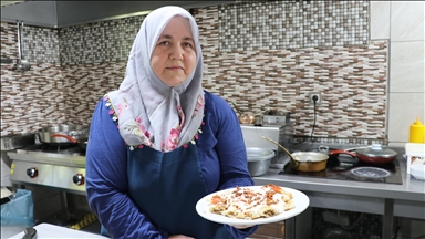 Bursa'da kadınlar el emeklerini kahvaltı salonunda gelire dönüştürdü