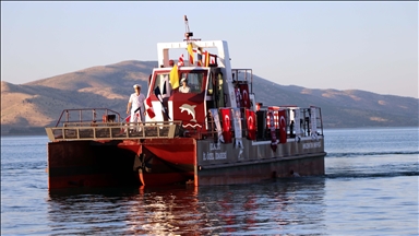 Hazar Gölü'nde "Deniz Temizleme Aracı" hizmete başladı