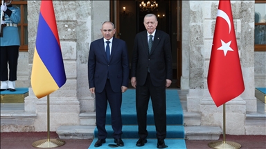 Turkish president receives Armenian premier in Istanbul