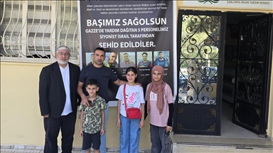Աıܰڲlı üç kardeş bayram harçlıklarını Gazze için İHH'ya bağışladı