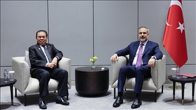 Turkish foreign minister meets Moro Islamic Liberation Front leader