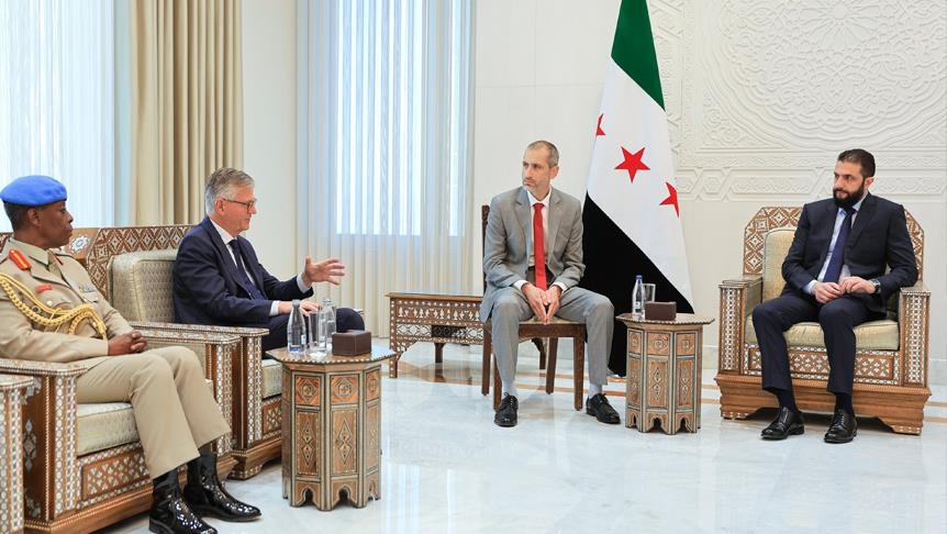 الشرع يلتقي وكيل أمين عام الأمم المتحدة لإدارة عمليات السلام