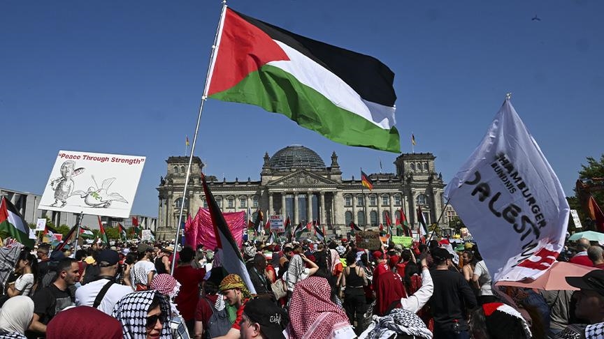 "معا من أجل غزة".. عشرات الآلاف يتظاهرون في برلين دعما لفلسطين