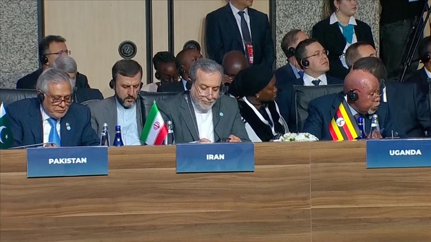 عراقچی: در حال حاضر در زیر بمباران، نمی‌توان با آمریکا گفت‌وگو کرد
