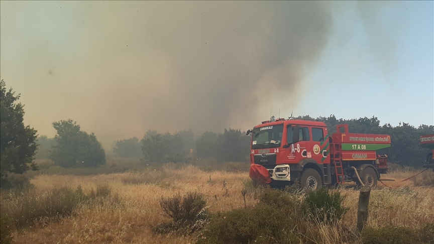 Çanakkale'de tarım arazisinde başlayıp ormana sıçrayan ⲹԲı kontrol altına alındı