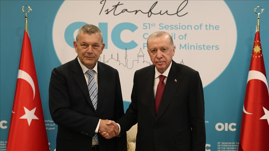 أردوغان يلتقي المفوض العام للأونروا بإسطنبول
