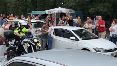 Samsun'da üniversite adaylarını YKS'ye yetiştiren trafik polisleri alkışlandı