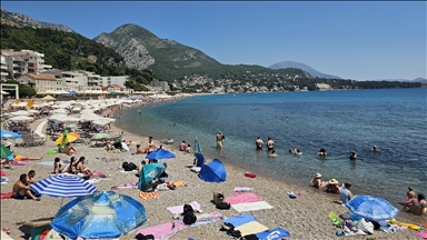 Početak turističke sezone u Crnoj Gori obilježile više cijene, gužve i hroničan nedostatak radne snage