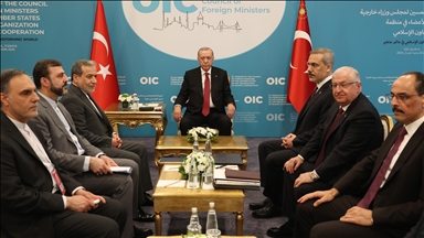 Presidenti Erdoğan takon kryediplomatin iranian Araghchi për të diskutuar konfliktin Izrael-Iran