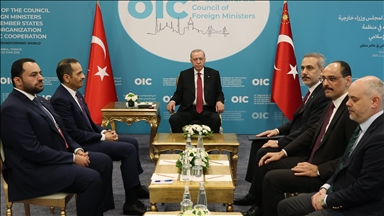 أردوغان يلتقي رئيس وزراء قطر في إسطنبول