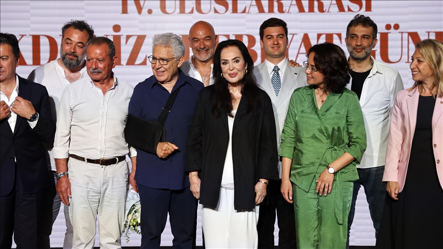 Türkan Şoray, kendisine duyulan sevgiyi "sinema büyüsü" sözleriyle açıkladı