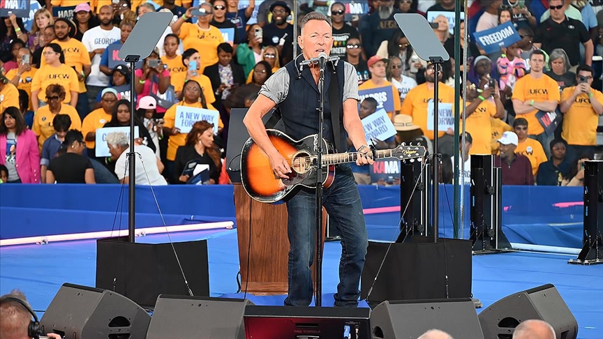 ABD'li şarkıcı Bruce Springsteen, İspanyollardan Trump'a karşı seslerini yükseltmelerini istedi