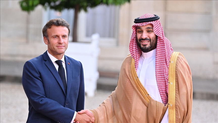 ابن سلمان وماكرون يبحثان الهجوم الأمريكي الإسرائيلي على إيران