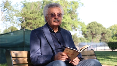 Filistinli şair, bağımsızlık mücadelesini geleceğe taşımada dizelerin gücüne inanıyor