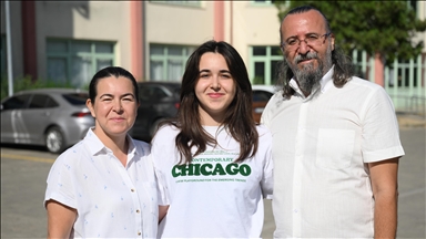 Edirne'de anne ve baba kızlarıyla aynı okulda YKS'ye girdi