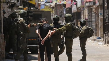 الضفة.. اعتقال 29 فلسطينيا خلال اقتحامات ليلية للجيش الإسرائيلي