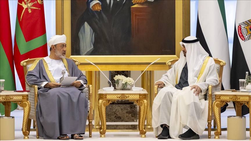 عُمان والإمارات تعربان عن رفضهما الهجمات الأمريكية على إيران