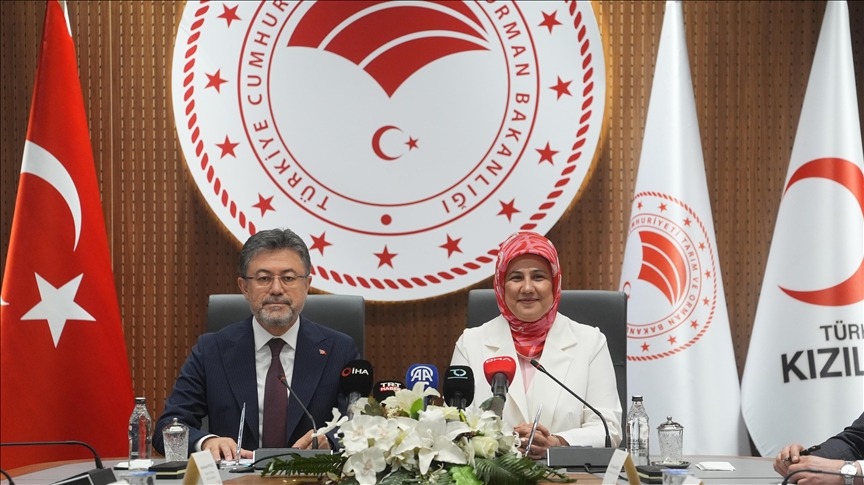 Türk Kızılay'a kan bağışı yapanlar adına fidan dikilecek
