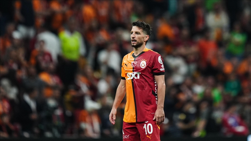 قدم.. دريس ميرتنز لاعب وسط غالاطة سراي السابق يعتزل كرة القدم