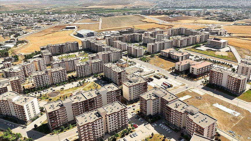 ıԲ'ta terör olaylarında evleri kullanılamaz hale gelen vatandaşlar için 8 bin 785 konut inşa edildi
