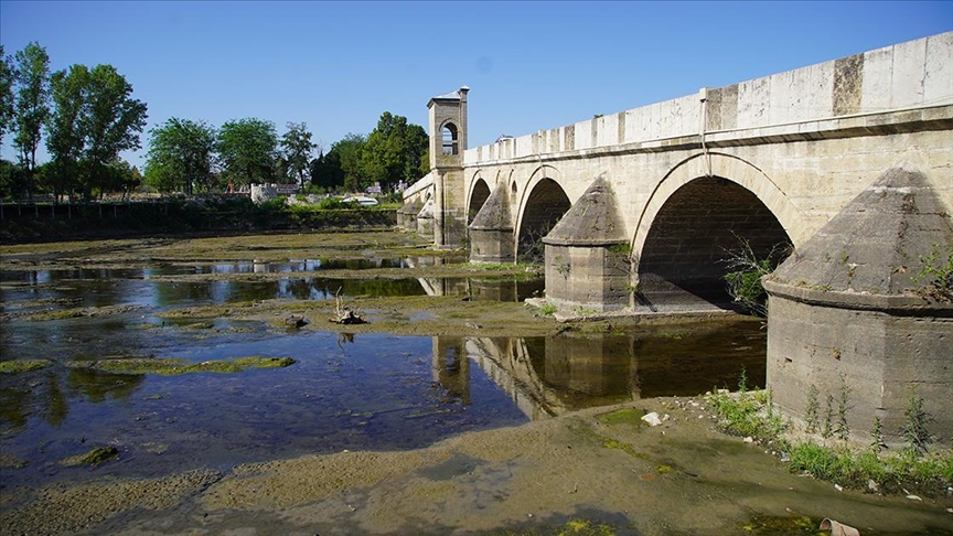Tunca Nehri'nin bazı bölümlerinde kuraklık nedeniyle su akışı durma noktasına geldi