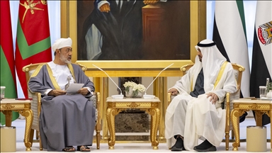 عُمان والإمارات تعربان عن رفضهما الهجمات الأمريكية على إيران 