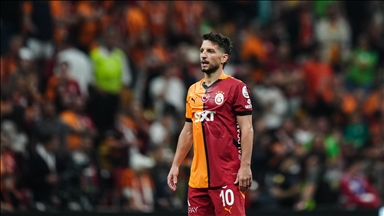 قدم.. دريس ميرتنز لاعب وسط غالاطة سراي السابق يعتزل كرة القدم