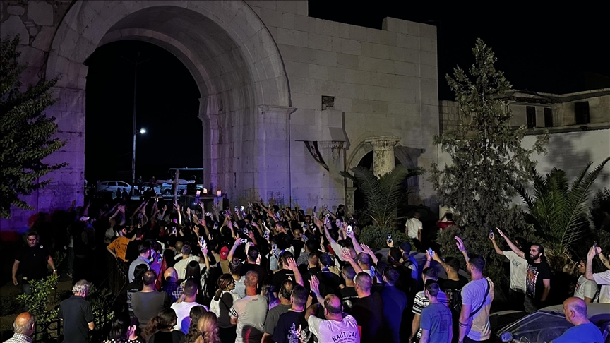 Mijëra njerëz protestojnë kundër sulmit ndaj kishës në Damask
