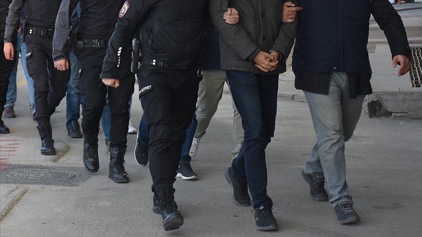 İٲԲܱ merkezli FETÖ operasyonunda 13'ü aktif emniyet personeli 21 şüpheli yakalandı