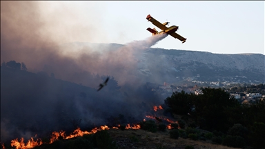 Wildfire continues to rage on Greek island of Chios