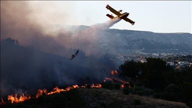 Greqi, disa fshatra në ishullin Kios evakuohen si masë paraprake për shkak të zjarrit